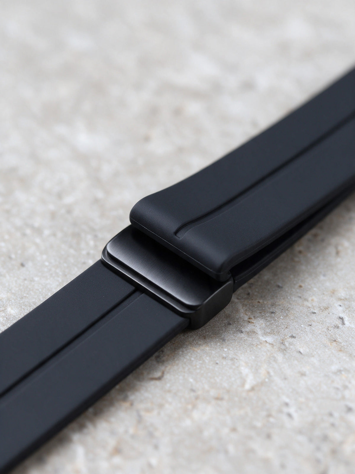 Magnetic Silicone Strap — close-up of the black magnetic folding buckle
